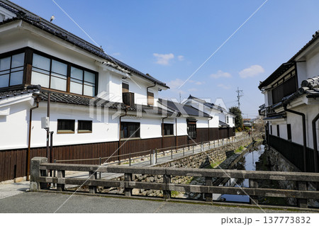 うきは市吉井町の白壁の街並み うきは市吉井町の白壁の街並み 137773832