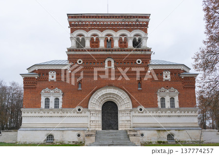 Gus Khrustalny, Russia November 8 2025. St. Georges Cathedral, Maltsov Crystal Museum now. side of the building Gus Khrustalny, Russia November 8 2025. St. Georges Cathedral, Maltsov Crystal Museum now. side of the building 137774257