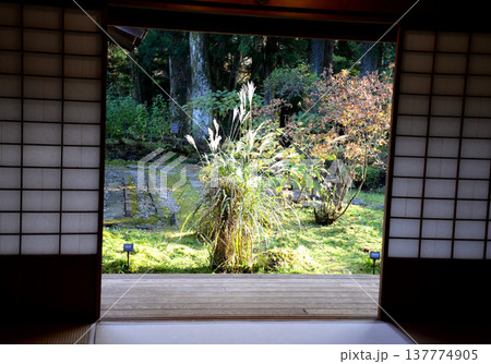 日光田母沢御用邸の窓の風景 日光田母沢御用邸の窓の風景 137774905