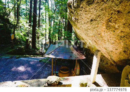 山寺　立石寺　先祖供養の香炉　大岩　笠岩　笠投石　寶珠山阿所川院立石寺 137774976