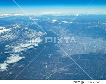 羽田ー福岡の機内より眺める甲府盆地空撮 137775208
