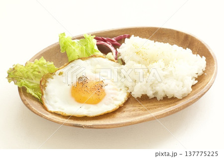 目玉焼きライスプレート 137775225
