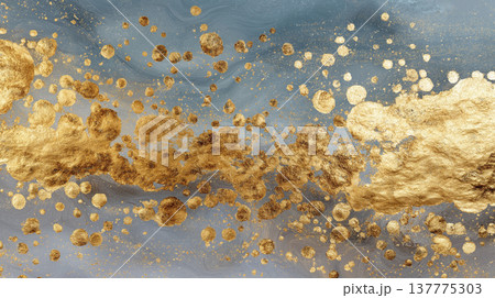 金箔が剥がれたようなアンティーク調の黄金テクスチャ背景素材 137775303