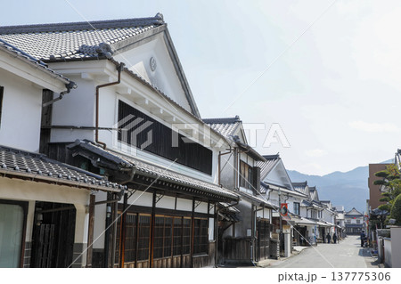 うきは市吉井町の白壁の街並み うきは市吉井町の白壁の街並み 137775306