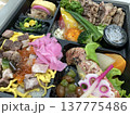 豪華な和風のお弁当（御膳） 137775486