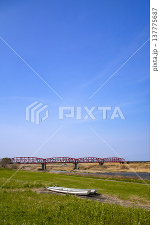 青空に映える赤い赤筑後川橋 青空に映える赤い赤筑後川橋 137775687