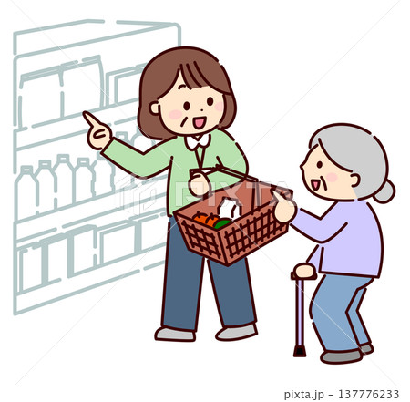 シニア女性の買い物に付き添う女性 シニア女性の買い物に付き添う女性 137776233