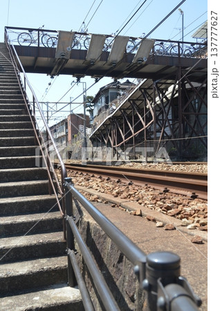 山陽本線の線路（尾道駅付近／広島県尾道市） 137777627