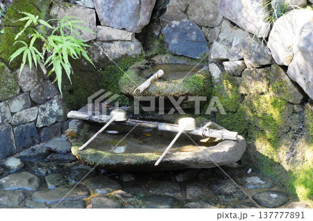 貴船神社奥宮の手水鉢 137777891