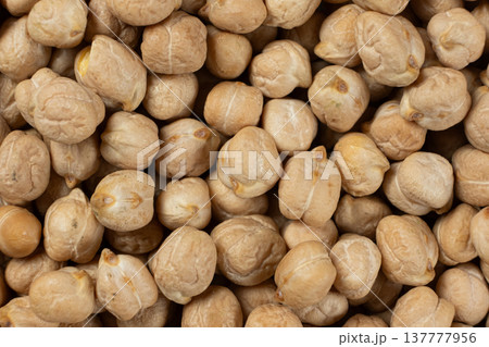 Macro texture of organic raw chickpea seeds. 137777956