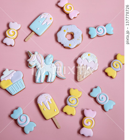 Colorful gingerbread cookies in colored glaze of different shapes. 137778726