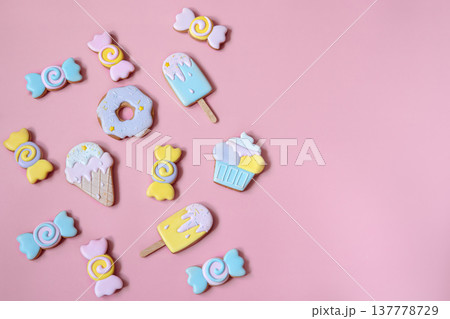Colorful gingerbread cookies in colored glaze of different shapes. 137778729