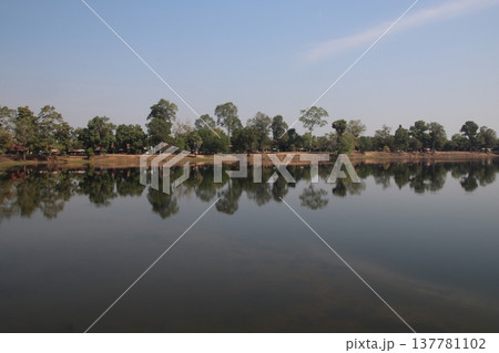 スラ・スラン 137781102