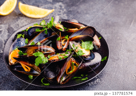 Delicious seafood mussels with sauce and parsley. 137781574