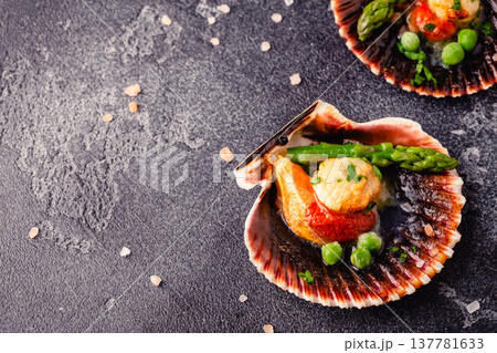 Cooked scallops with vegetables Cooked scallops with vegetables 137781633