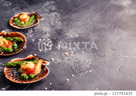 Cooked scallops with vegetables Cooked scallops with vegetables 137781635