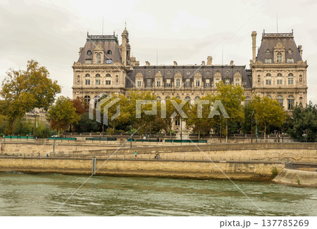 Ornate Hotel de Ville standing majestically along the Seine River, showcasing classic French architecture and Parisian charm 137785269