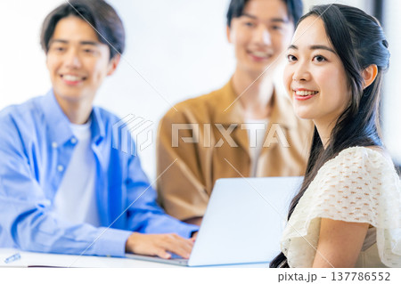 大学生の写真素材 [137786552] - PIXTA