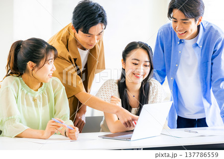 大学生 の写真素材 [137786559] - PIXTA