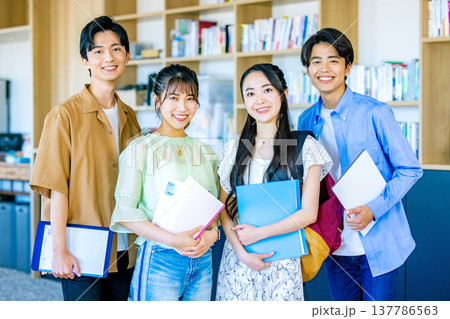 大学生 男女 大学生 男女 137786563