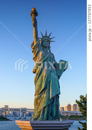 Tokyo, Japan - Oct 13 2024, vertical view of the Tokyo Statue of Liberty on embankment on Odaiba Island, with a blue sky on background, at daytime, Tokyo, Japan Tokyo, Japan - Oct 13 2024, vertical view of the Tokyo Statue of Liberty on embankment on Odaiba Island, with a blue sky on background, at daytime, Tokyo, Japan 137787953
