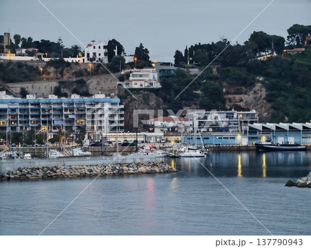 Sunset Bay Surrounded By Cozy Cottages, Dusk At Seaside With Peaceful Reflections And Small Boats 137790943