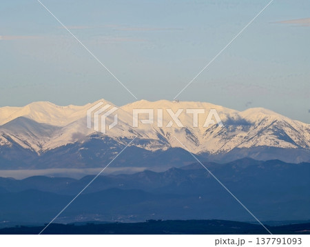 Golden Rays Warm Distant Summits, Bright Evening Rays Cast Warm Hue Over Distant Mountain Ridges 137791093