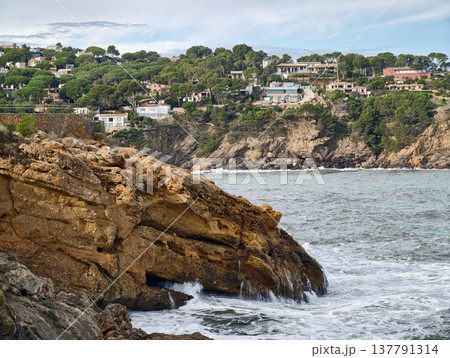 Residential Properties Situated On Cliffs Offering Breathtaking Ocean Vistas And Coastal Surroundings Residential Properties Situated On Cliffs Offering Breathtaking Ocean Vistas And Coastal Surroundings 137791314