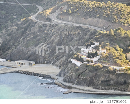 Quiet Seaside Retreat With Stunning Views, Hidden Bay With Sandy Shores And Scenic Cliffside Residences Quiet Seaside Retreat With Stunning Views, Hidden Bay With Sandy Shores And Scenic Cliffside Residences 137791601