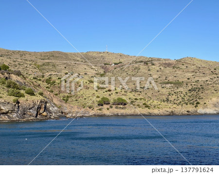 Scenic Coastal Panorama, Beautiful Hill Bay With Sea View, Serene Hillside With Ocean And Open Sky 137791624