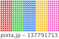 三角形を並べた幾何学模様のパターン壁紙 カラフルな5色の背景素材 137791713