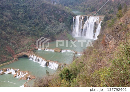 九龍の滝　瀑布群　中国　雲南省　アジア 137792401