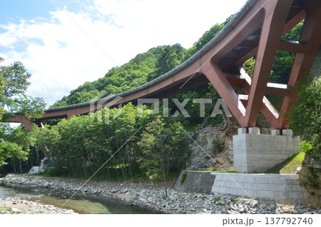 西沢大橋の橋脚（山梨県山梨市） 137792740