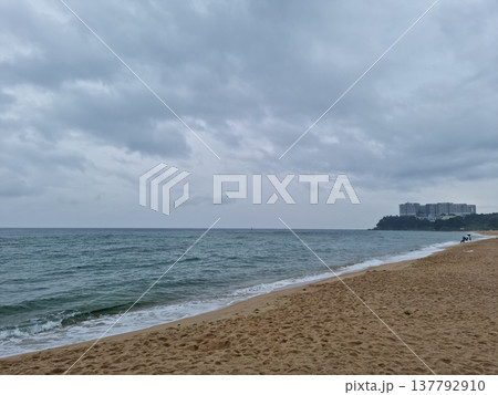This is the scenery of Sokcho Beach in South Korea. This is the scenery of Sokcho Beach in South Korea. 137792910