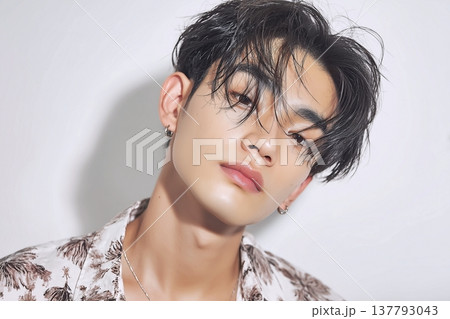 清潔感のあるイケメン男性 清潔感のあるイケメン男性 137793043