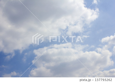 The sky with fluffy clouds  137793262