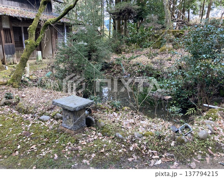 山の中の廃屋 山の中の廃屋 137794215