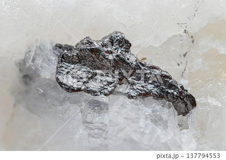 Natural graphite on marble 137794553
