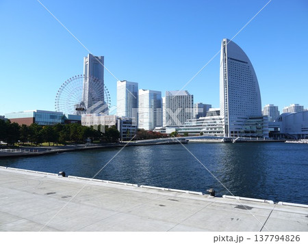 青空が広がるみなとみらい 青空が広がるみなとみらい 137794826