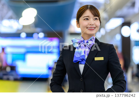 空港グランドスタッフの笑顔 ■撮影協力:関西国際空港(KIX) 空港グランドスタッフの笑顔 ■撮影協力:関西国際空港(KIX) 137796242