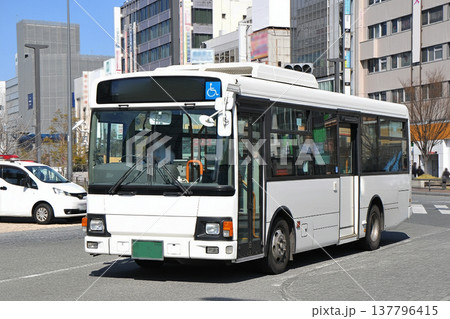 路線バス 137796415