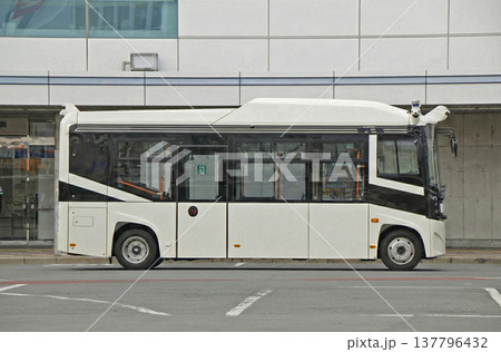 自動運転バス 自動運転バス 137796432