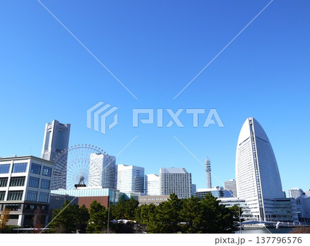 青空が広がるみなとみらい 青空が広がるみなとみらい 137796576