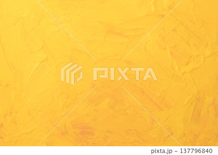 黄色くペイントされたキャンバスの背景テクスチャー 137796840