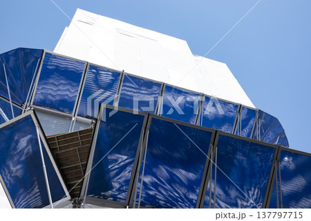 ビルの建設工事 137797715