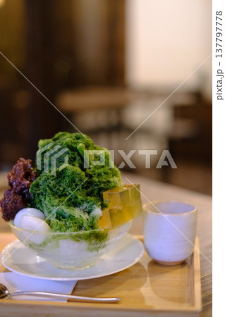美しい色合いの抹茶白玉かき氷 美しい色合いの抹茶白玉かき氷 137797778