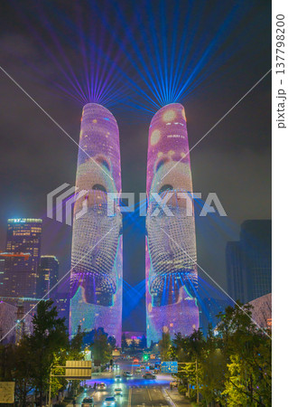 The Chengdu Twin Towers or Tianfu International Financial Center, are two modern skyscrapers in Chengdu, China Famous Landmark for tourism attraction. 31 October 2025, Chengdu, Sichuan, China The Chengdu Twin Towers or Tianfu International Financial Center, are two modern skyscrapers in Chengdu, China Famous Landmark for tourism attraction. 31 October 2025, Chengdu, Sichuan, China 137798200