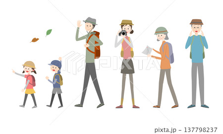 ハイキングをする三世代家族のポーズセット 137798237
