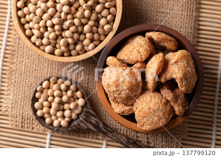 Raw textured vegetable protein (TVP) soy meat chunks, Healthy plant-based protein Raw textured vegetable protein (TVP) soy meat chunks, Healthy plant-based protein 137799120