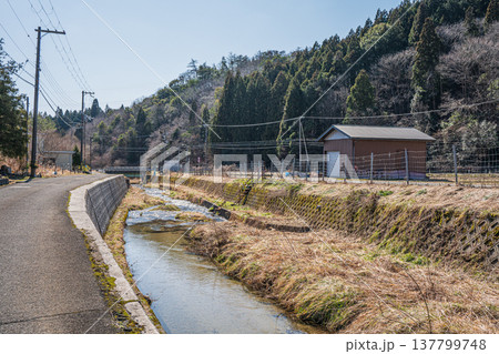 奥琵琶湖を流れる清流 大川 滋賀県長浜市西浅井町沓掛 奥琵琶湖を流れる清流 大川 滋賀県長浜市西浅井町沓掛 137799748